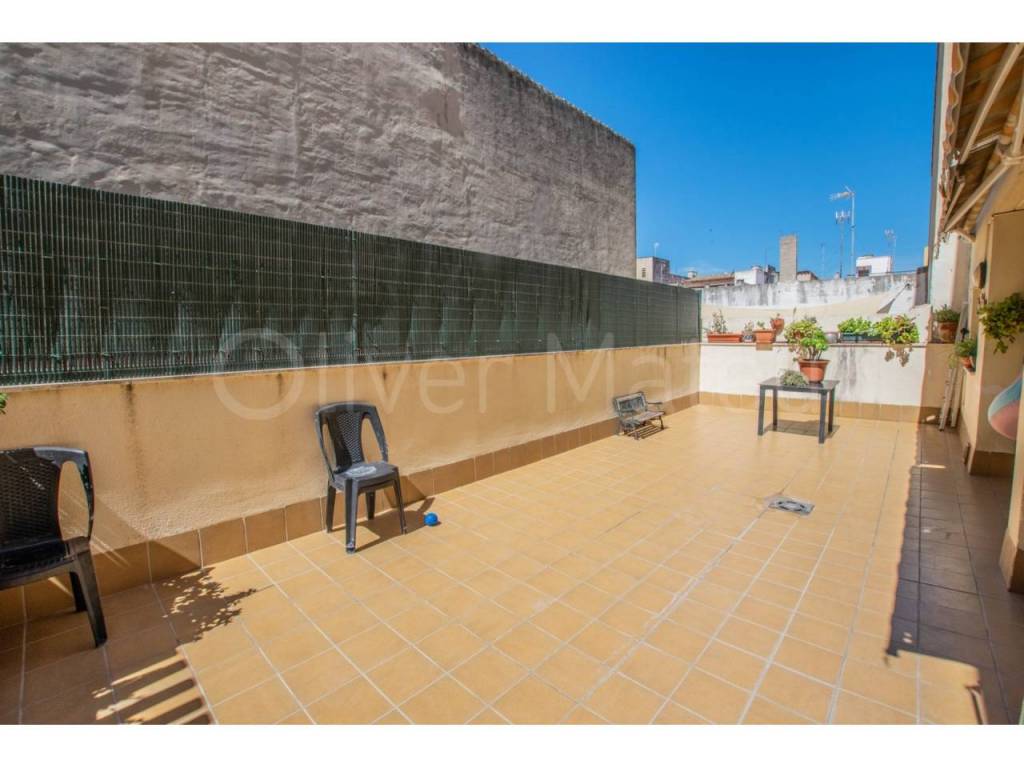 PRIMER PISO CON ASCENSOR, TERRAZA EN PLANTA , 2 PLAZAS DE GARAJE Y TRASTERO