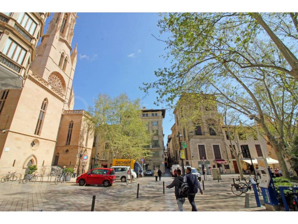 "APARTAMENTO FRENTE A LA PLAZA SANTA EULALIA"