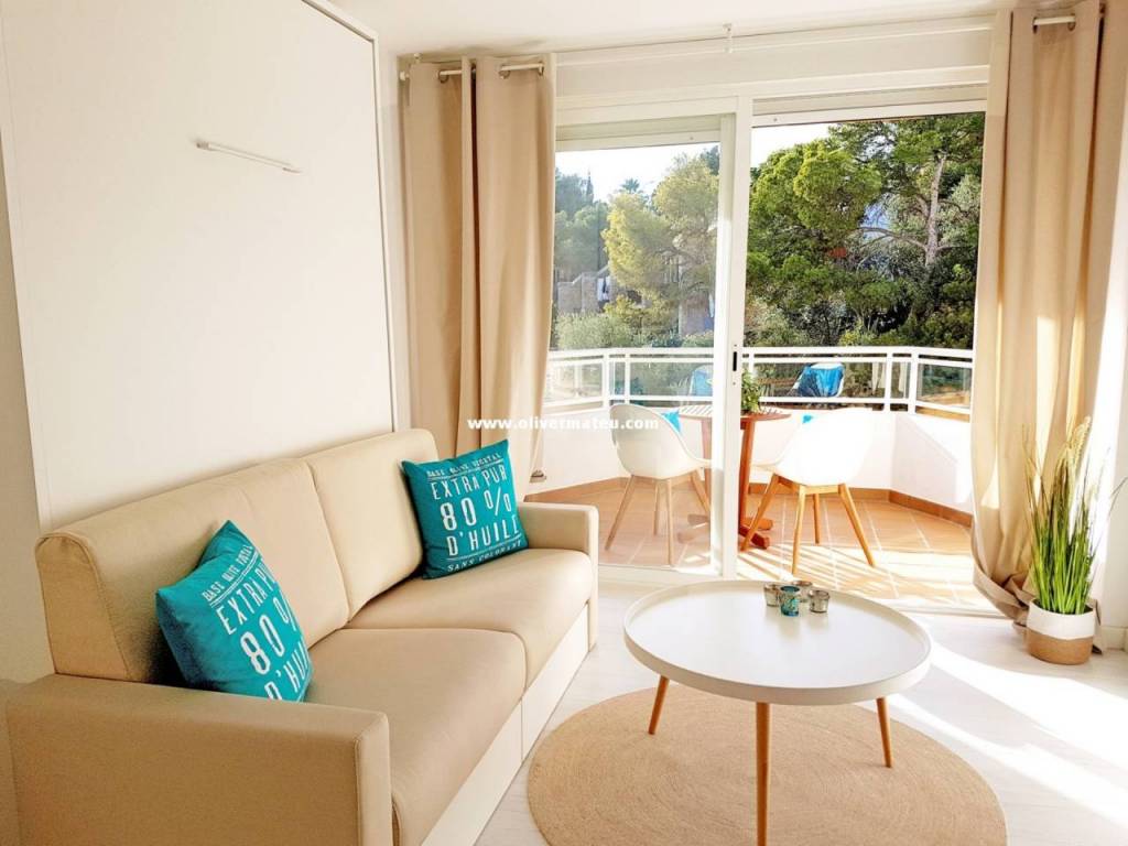 "APARTAMENTO/ESTUDIO TOTALMENTE REFORMADO CON VISTAS AL MAR"
