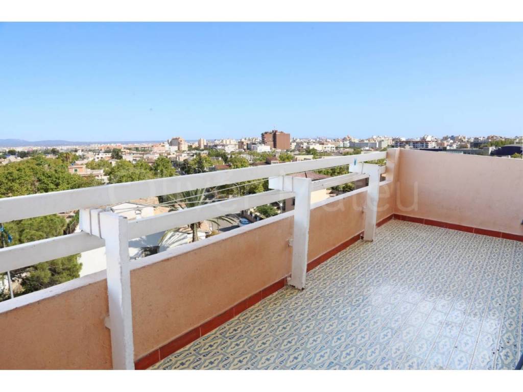 ESPACIOSO PISO A REFORMAR CON 2 PLAZAS PARKING