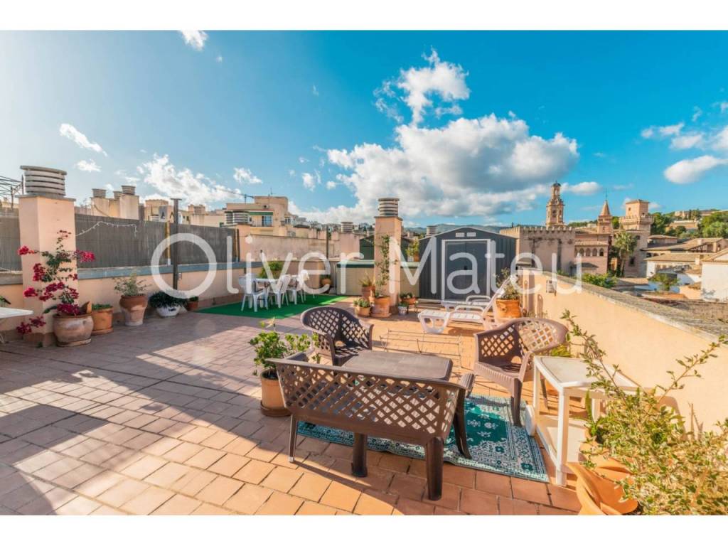 ÁTICO CON TERRAZA SOLARIUM DE 90 M ² CON VISTAS AL PUEBLO ESPAÑOL