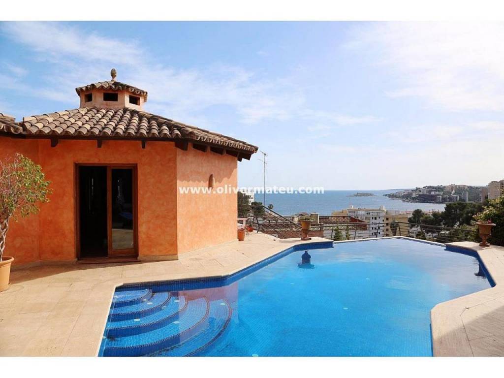 ESPLÉNDIDA VILLA EN CALA MAJOR CON VISTAS AL MAR.