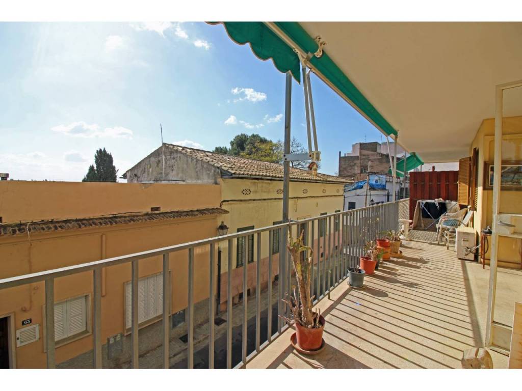 "PISO A REFORMAR CON GRAN TERRAZA "
