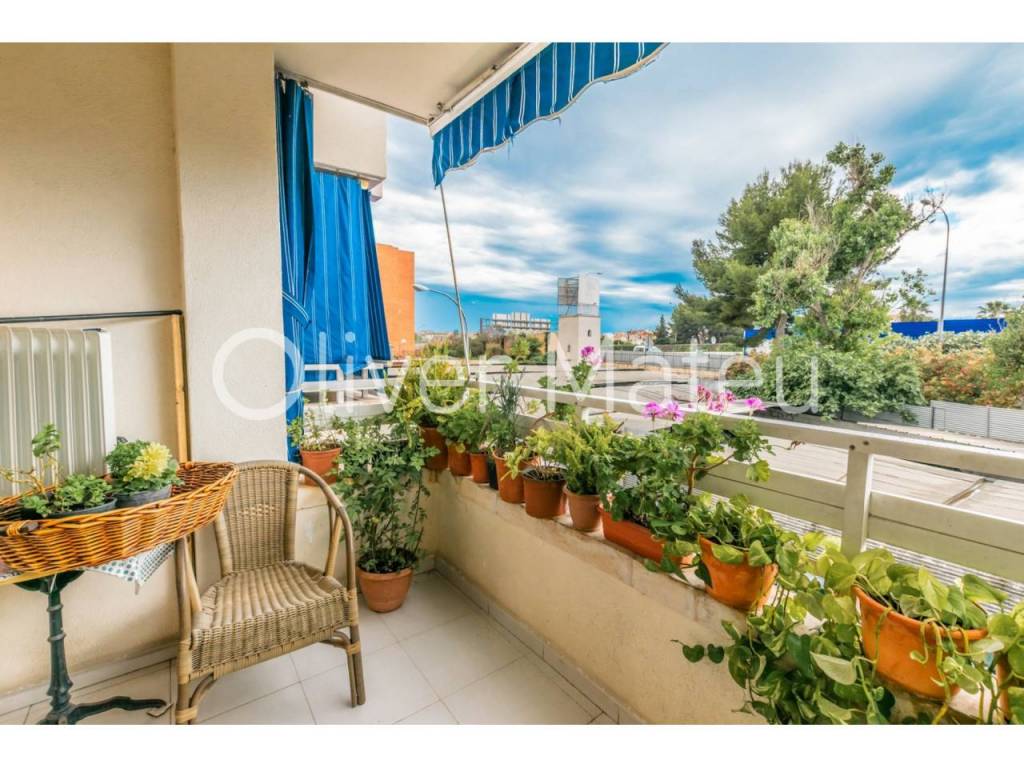 PRIMER PISO CON ASCENSOR CON TERRAZA MUY SOLEADO EN ZONA RAFAL VELL.