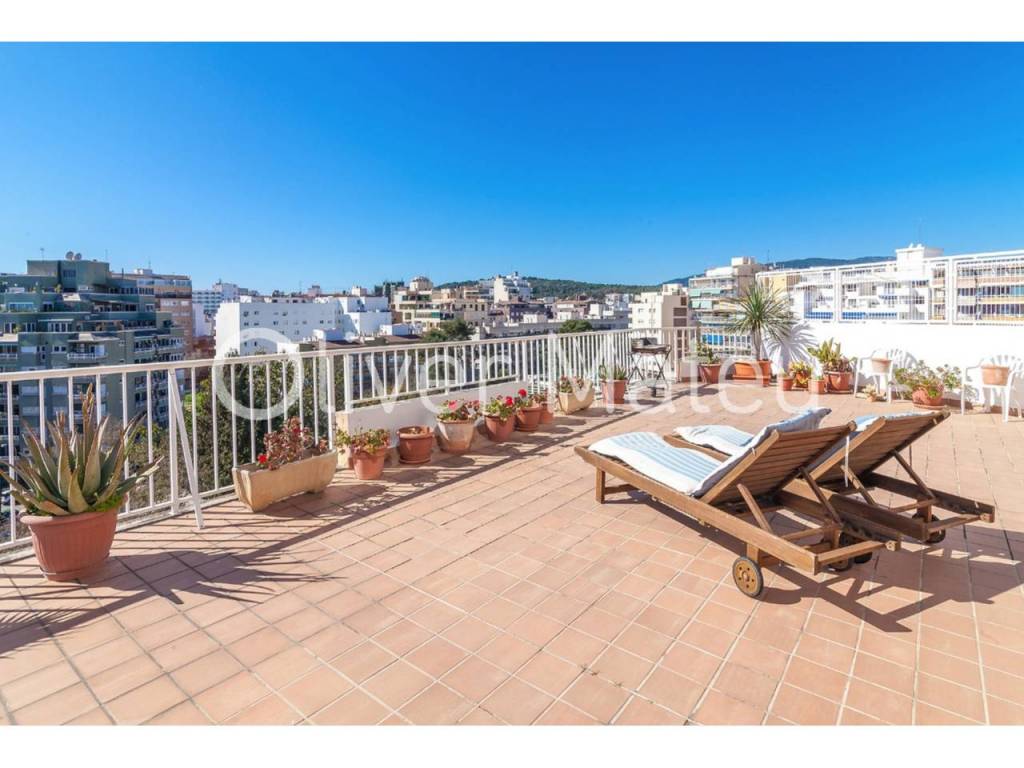 "PISO REFORMADO CON GRAN TERRAZA Y VISTAS ESPECTACULARES"
