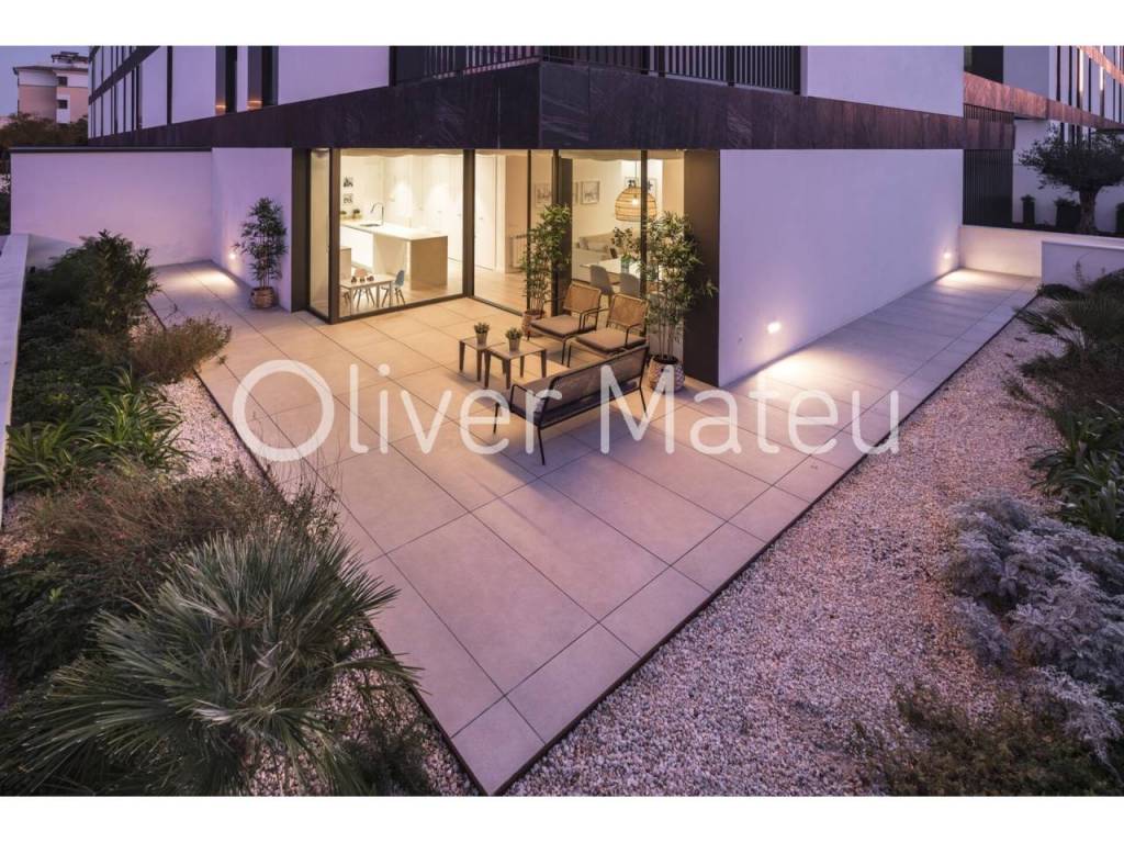 "PLANTA BAJA CON TERRAZA Y JARDÍN"