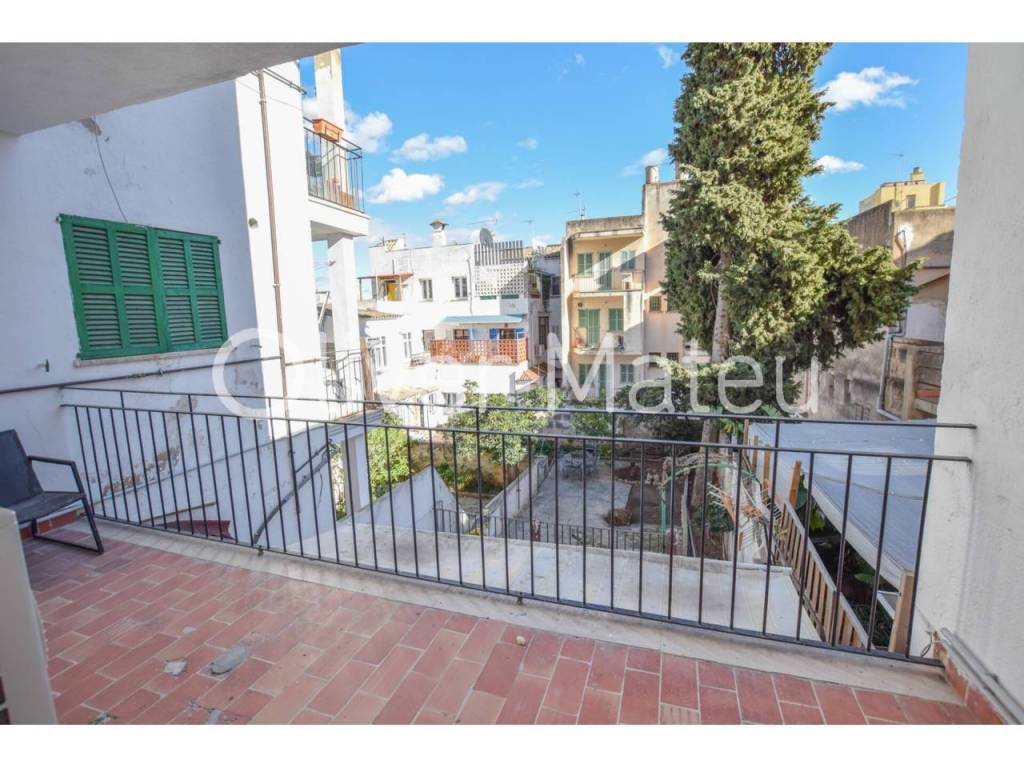 PLANTA BAJA CON TERRAZA EN ALQUILER EN EL TERRENO DE UN DORMITORIO