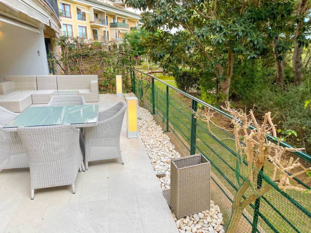 PLANTA BAJA CON TERRAZA, PARKING Y PISCINA COMUNITARIA