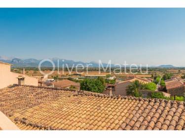 CASA MALLORQUINA COMPLETAMENTE REFORMADA  CON TERRAZA-SOLARIUM  Y BODEGA