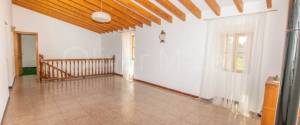 MAJORCAN HOUSE ON TWO LEVELS WITH GARAGE, TERRCE ON A 1075 M2 PLOT IN ESTABLIMENTS