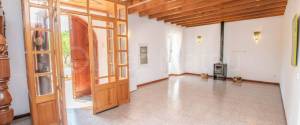 MAJORCAN HOUSE ON TWO LEVELS WITH GARAGE, TERRCE ON A 1075 M2 PLOT IN ESTABLIMENTS