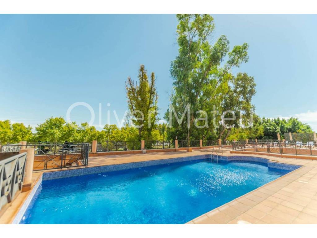PISO EN VENTA EN PASEO MARITIMO CON PARKING Y PISCINA