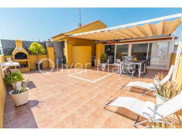 ZONA COLEGIOS. ÁTICO CON TERRAZA SOLARIUM Y GARAJE