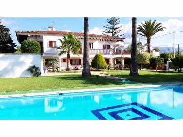 CHALET CON  JARDIN, PISCINA, GARAJE Y PISTA DE TENIS