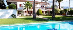 CHALET CON  JARDIN, PISCINA, GARAJE Y PISTA DE TENIS