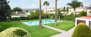 CHALET CON  JARDIN, PISCINA, GARAJE Y PISTA DE TENIS