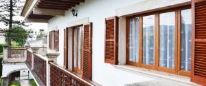 CHALET CON  JARDIN, PISCINA, GARAJE Y PISTA DE TENIS