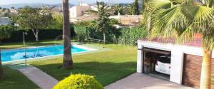 CHALET CON  JARDIN, PISCINA, GARAJE Y PISTA DE TENIS