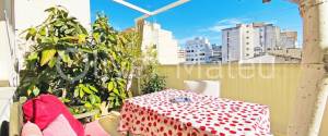 TERRAZA Y SOL EN EL CENTRO DE LA CIUDAD
