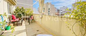 TERRAZA Y SOL EN EL CENTRO DE LA CIUDAD