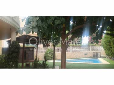 CHALET CON JARDÍN, GARAJE  Y PISCINA