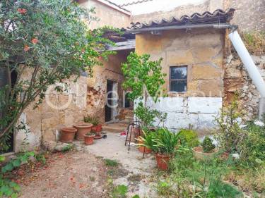 SOLAR EN VENTA CON PROYECTO DE EDIFICACION DE CASA Y PISCINA