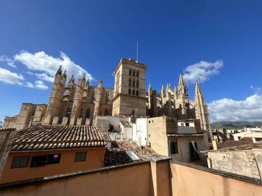 EDIFICIO HISTORICO JUNTO A LA CATEDRAL