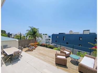 APARTAMENTO CON GRAN TERRAZA - CERCA DE LA PLAYA