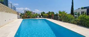 APARTAMENTO CON GRAN TERRAZA - CERCA DE LA PLAYA