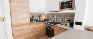APARTAMENTO DOS DORMITORIOS CON TERRAZA EN PASEO MARÍTIMO CON VISTAS LATERALES AL MAR
