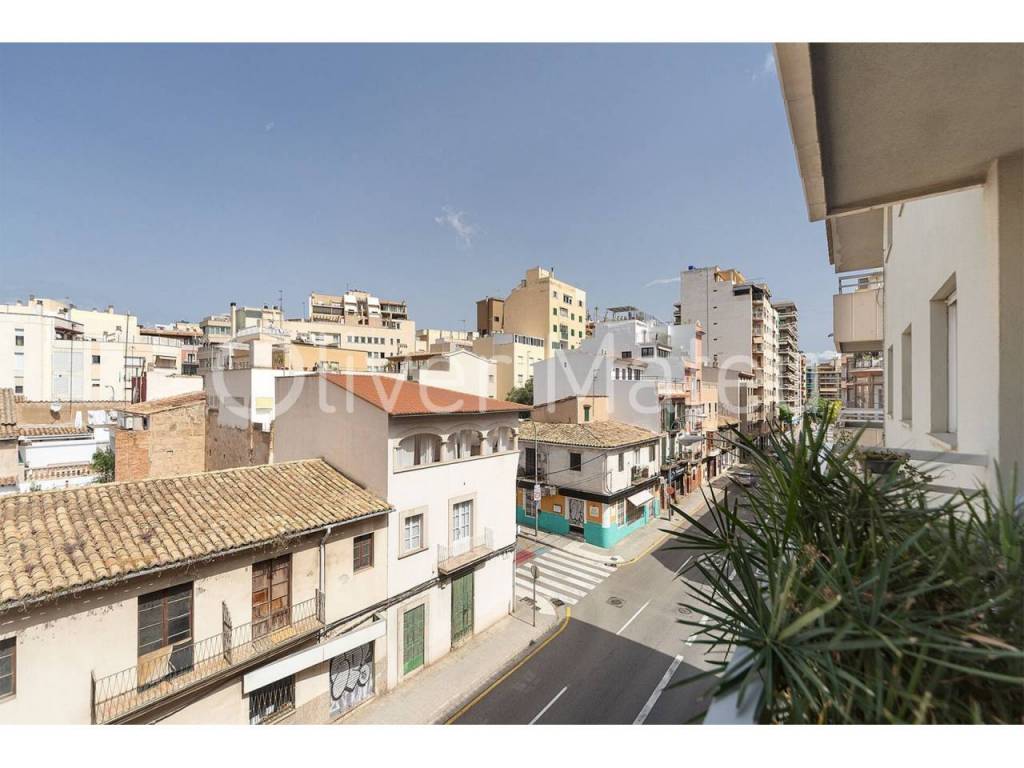OPPORTUNITY: FLAT WITH PARKING SPACE IN SANTA CATALINA