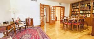 SPACIOUS FAMILY FLAT WITH SWIMMING POOL NEXT TO "COLEGIOS" AREA