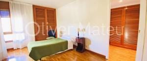 SPACIOUS FAMILY FLAT WITH SWIMMING POOL NEXT TO "COLEGIOS" AREA