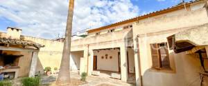 CENTRALLY LOCATED MALLORCAN HOUSE WITH PATIO / GARDEN, TERRACE AND GARAGE