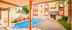 PISO MÁS ESTUDIO CON TERRAZA, PISCINA Y PARKING EN EL TERRENO