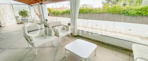 UNIFAMILIAR CON PISCINA, GARAJE Y TERRAZAS EN LA BONANOVA