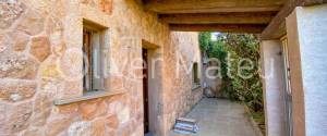 CASA DE PUEBLO CON JARDÍN Y PISCINA