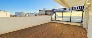 ÁTICO RENOVADO CON TERRAZA PRIVADA