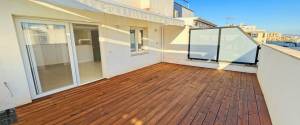 ÁTICO RENOVADO CON TERRAZA PRIVADA