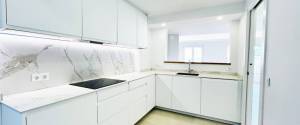 ÁTICO RENOVADO CON TERRAZA PRIVADA