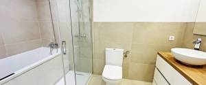 ÁTICO RENOVADO CON TERRAZA PRIVADA
