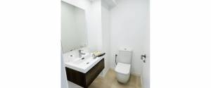 ÁTICO RENOVADO CON TERRAZA PRIVADA