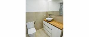 ÁTICO RENOVADO CON TERRAZA PRIVADA