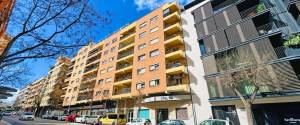 ÁTICO RENOVADO CON TERRAZA PRIVADA