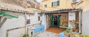 CASA MALLORQUINA CON PATIO A REFORMAR