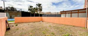 PLANTA BAJA CON JARDIN, APARCAMIENTO Y PISCINA COMUNITARIA
