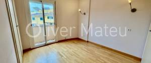 CHALET ADOSADO EN ZONA COLEGIOS CON PISCINA Y APARCAMIENTO