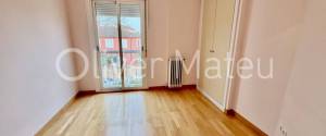 CHALET ADOSADO EN ZONA COLEGIOS CON PISCINA Y APARCAMIENTO