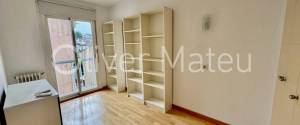 CHALET ADOSADO EN ZONA COLEGIOS CON PISCINA Y APARCAMIENTO