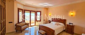 CHALET UNIFAMILIAR CON PISCINA-JACUZZI CUBIERTA Y GARAJE